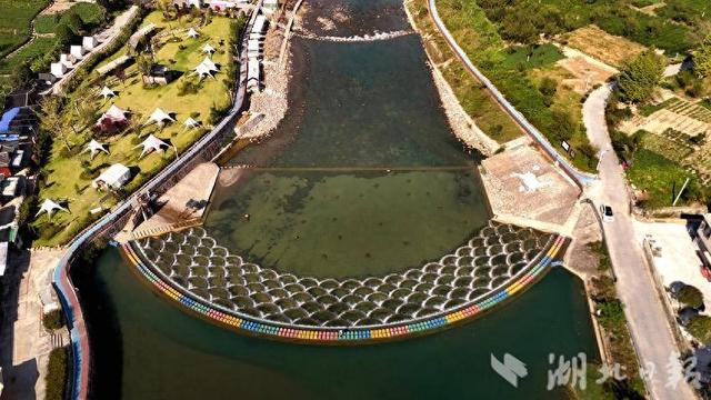 恩施市：麂子渡银鳞溢彩 鱼鳞坝冬韵迷人