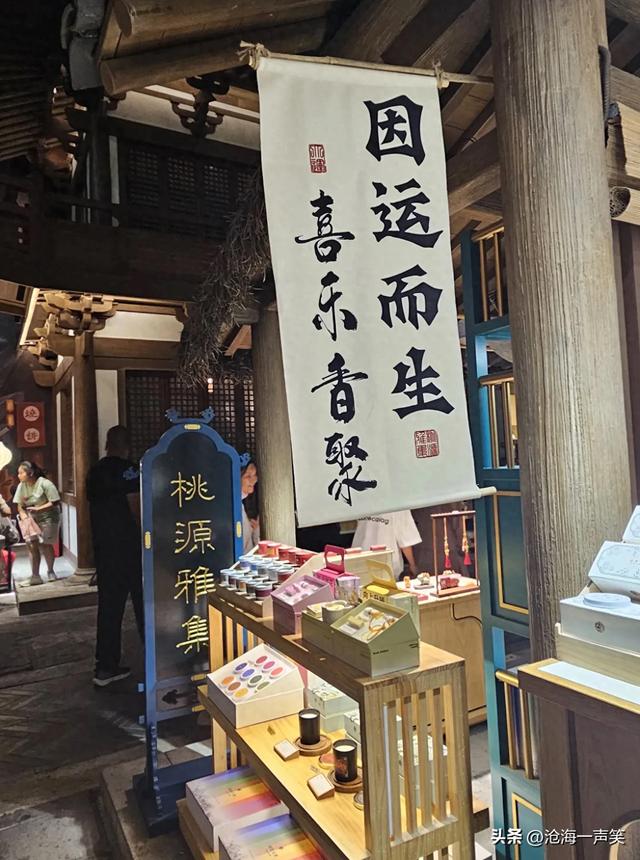 扬州中国大运河博物馆焕发生机与活力，人流络绎不绝，纷至沓来