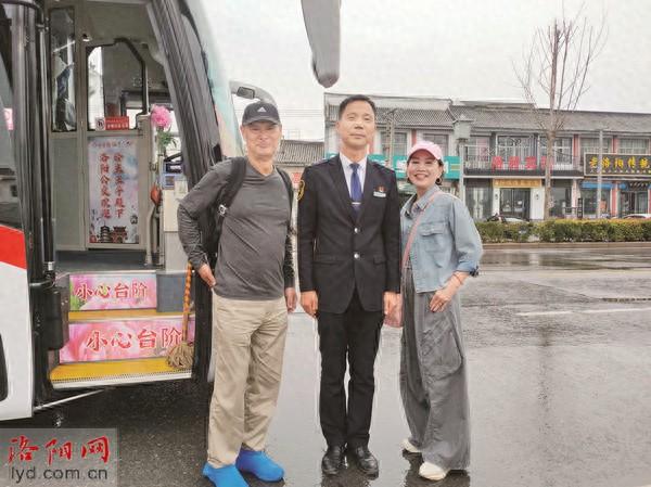 “神都游7号”车长石亚杰：把10米车厢变成“移动景区”