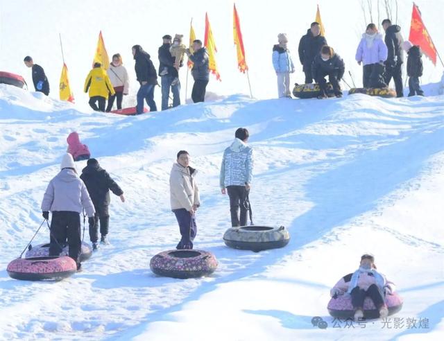 敦煌“童话雪乡”引客来