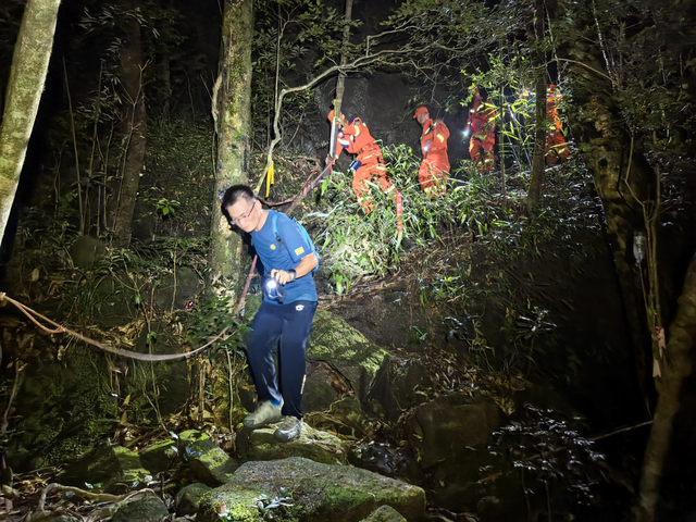 深圳游客迷路被困罗浮山！博罗连夜救援终脱险