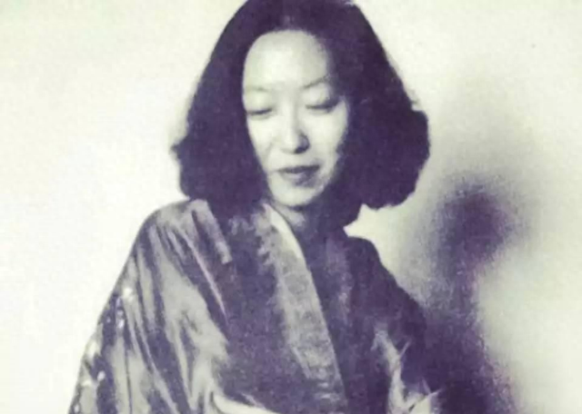 75岁张爱玲死在行军床上，满屋是用过的卫生纸，遗嘱：不许看遗体
