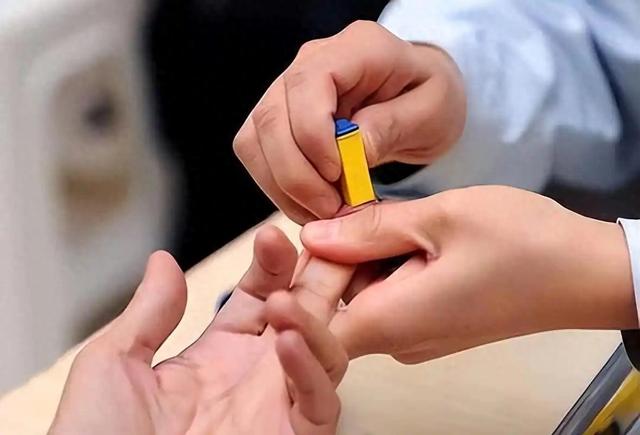 红茶是血糖“杀手”？医生告诫：若想血糖正常，这4种茶不要贪嘴