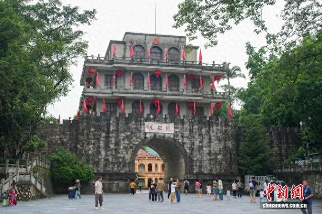 中越边境凭祥暑期跨境游热度攀升 多元文旅项目引客来