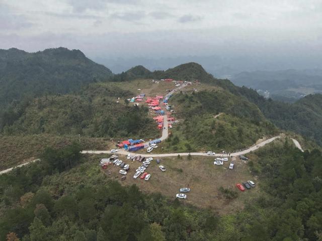 打糍粑、背媳妇、拔河……代化“九九重阳”皇帝坪登高节圆满落幕