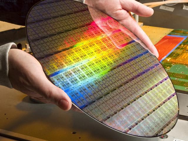集邦：2025H2 晶圆代工产能利用优于预期，个别特色工艺酝酿涨价
