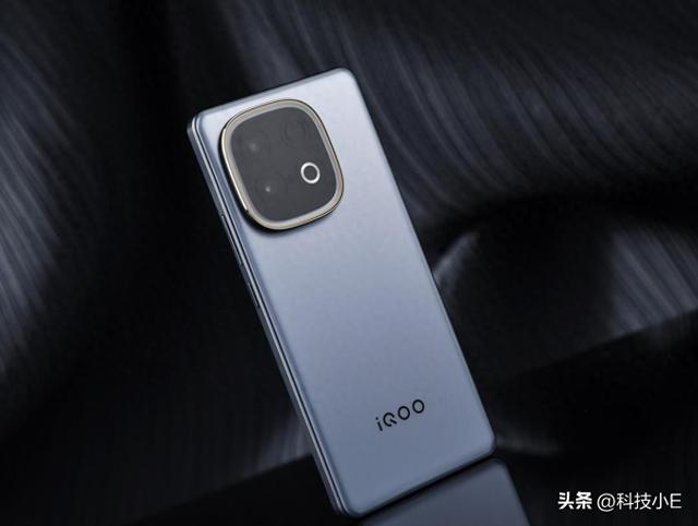 iQOO豁出去，天玑9400+8000mAh大电池，512GB顶配国补后2549元