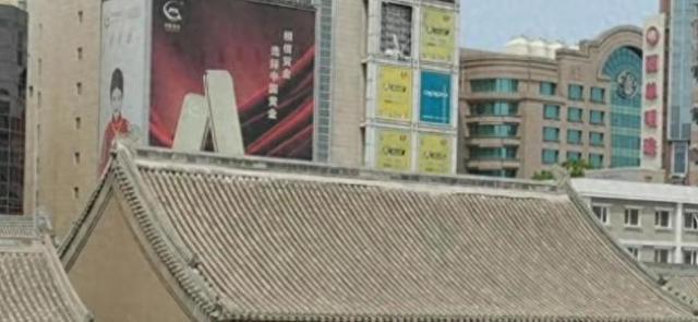 天安门附近的钉子户，小小四合院无人敢动，原来是位大人物