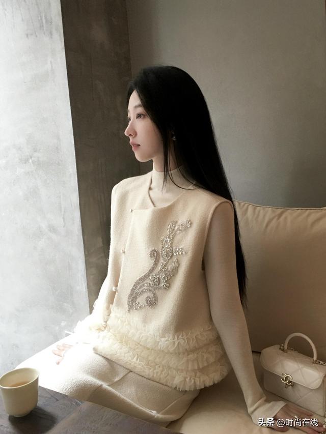 南宁一校花，青春靓丽，五官精致，身材高挑，太迷人了！