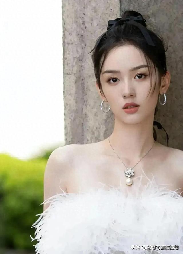 河北邢台一校花好漂亮, 国色天姿,眉眼带笑 美的让人移不开眼