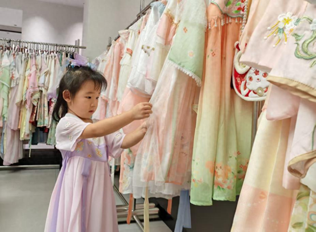 着汉服游圣城，曲阜沉浸式体验让儒家文化“活”起来