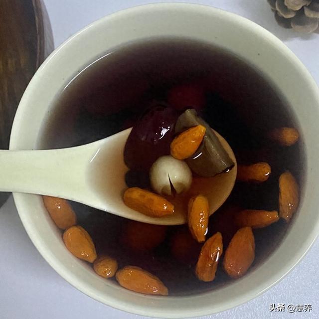 枸杞和它是绝配，补肾明目！连喝3天，精力旺了，视力也清晰！