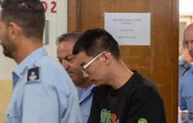 中国半导体高管出国旅游被抓，又是美国指使盟友，中方展开反制
