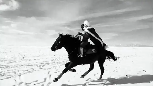 今天	，要悼念两个人