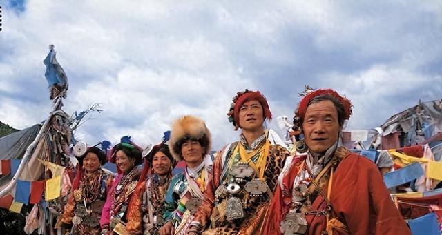 喜马拉雅山的雪，埋葬了他们的过去，却也让他们找到了家