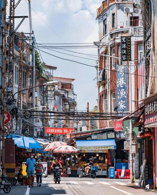 开元路是厦门市最早的马路，始建于1920年，承载着城市的时代记忆
