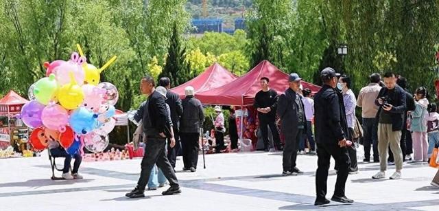 崇信：乐享五一近郊游 龙泉山水醉游人