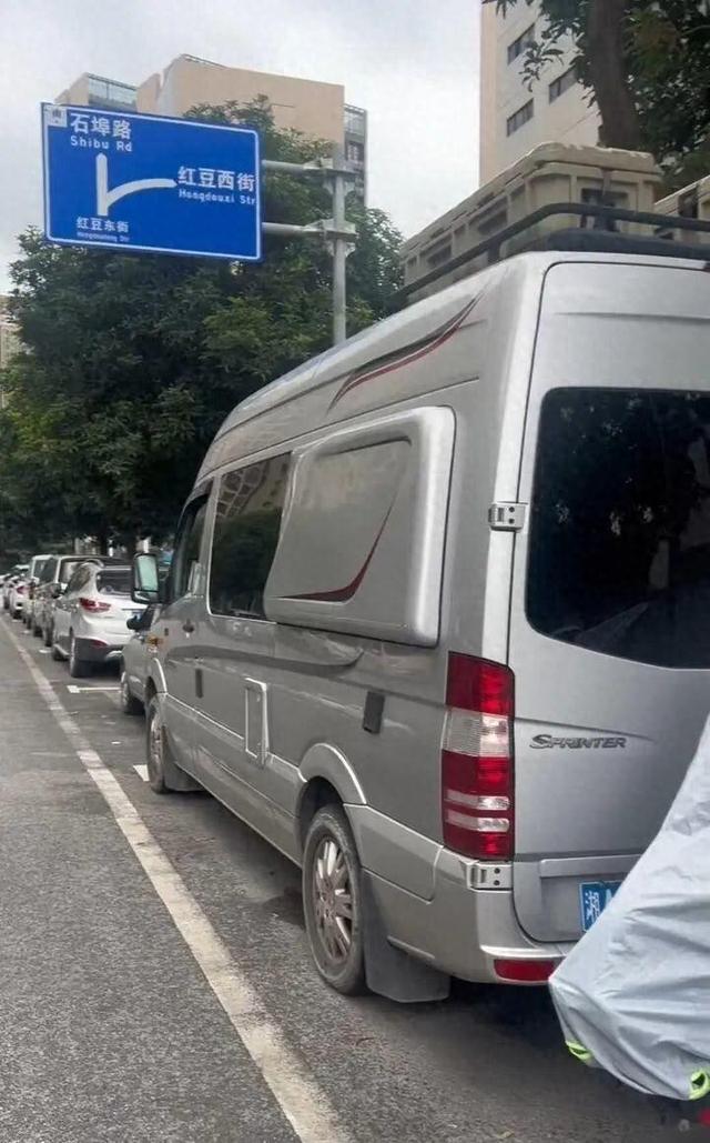 百万元房车不上锁异地停放十余天，陌生人开走带全家旅游，车主：房车空着是浪费