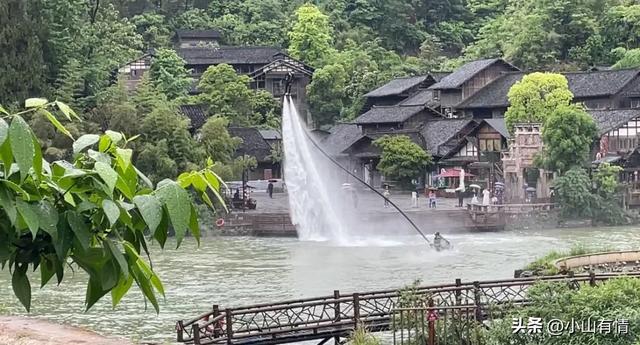 我在贵州的乌江寨,泛起一叶扁舟