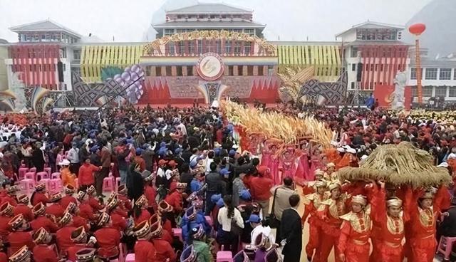 仫佬族最盛大的节日！广西罗城邀你这个周末来过依饭节咯~