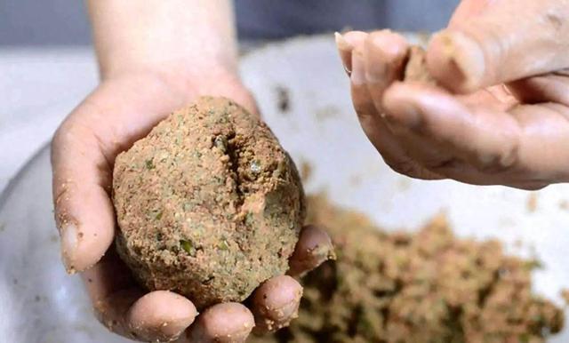 夏天钓鱼用什么饵（分享几款夏天自制饵料配方）