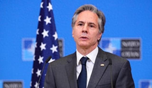 让中国造不出芯片？荷兰下狠手，禁售光刻设备，这是要逼死ASML