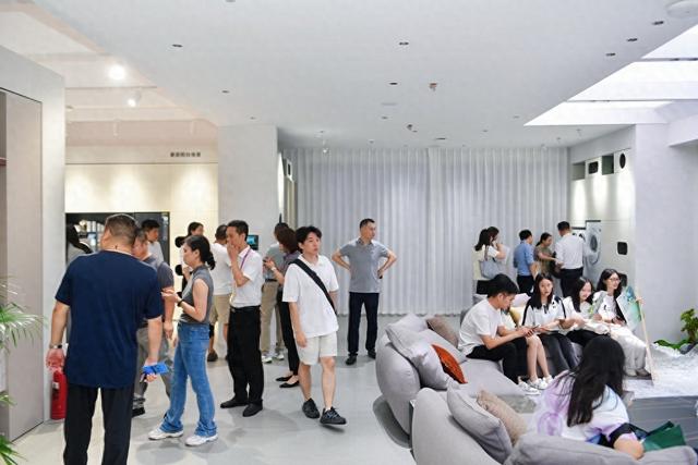 关注2025智博会 | 让家更“懂你” 三翼鸟智慧家庭场景亮相智博会
