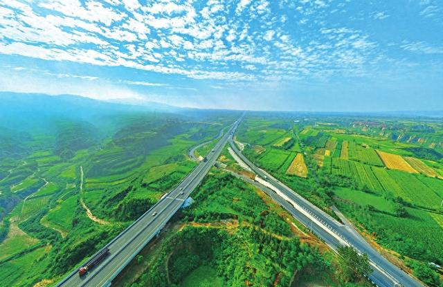 国道108线纵贯南北 沿途景色如画