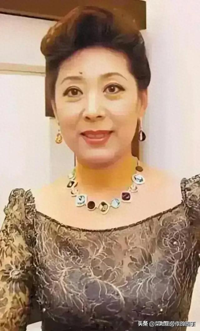 国家一级演员 女中音歌唱家 关牧村