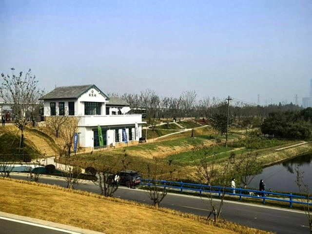 复古绿皮小火车成了遛娃神器！杭州这处新公园“娃山娃海”