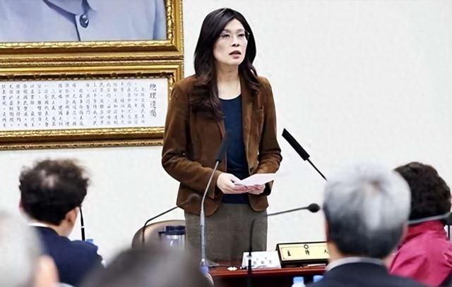 从今往后，郑丽文在国民党能横着走！党内谁还敢拦她的路？