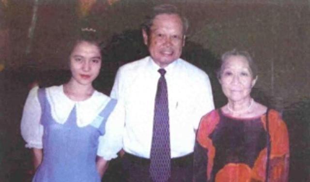 杨振宁去世后，翁帆再发文，49岁无子女的她，早已被安排好了后路