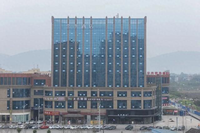 连锁酒店，在县城里“爆单”