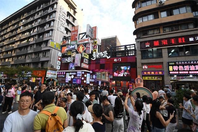 决战决胜十四五·贵阳篇 | 青云路蝶变记：千米老街绽放文旅新颜值