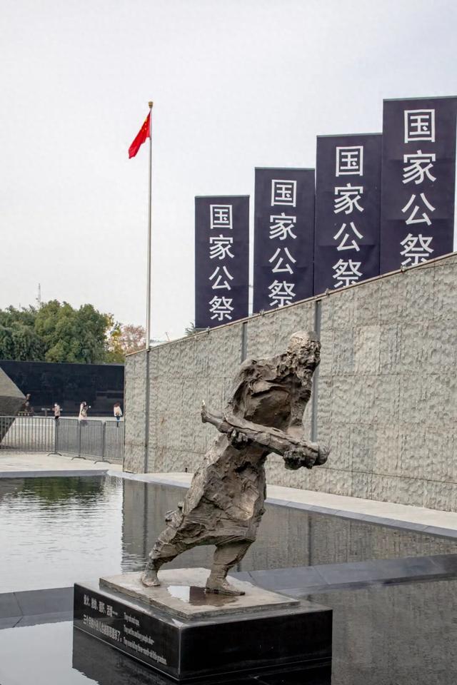 一条穿越黑暗，抵达光明的铭记之路！