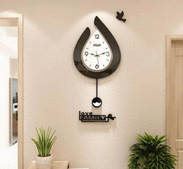 客厅挂钟风水有哪些讲究（建议大家不管你家多大）