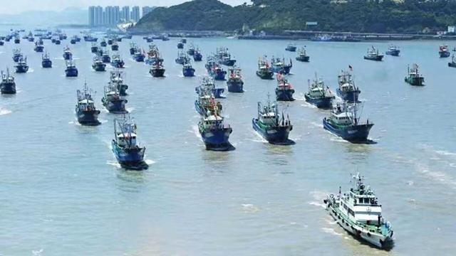 千钧一发之际，中国万艘渔船出海，菲岛已派兵，印海军也堵在南海