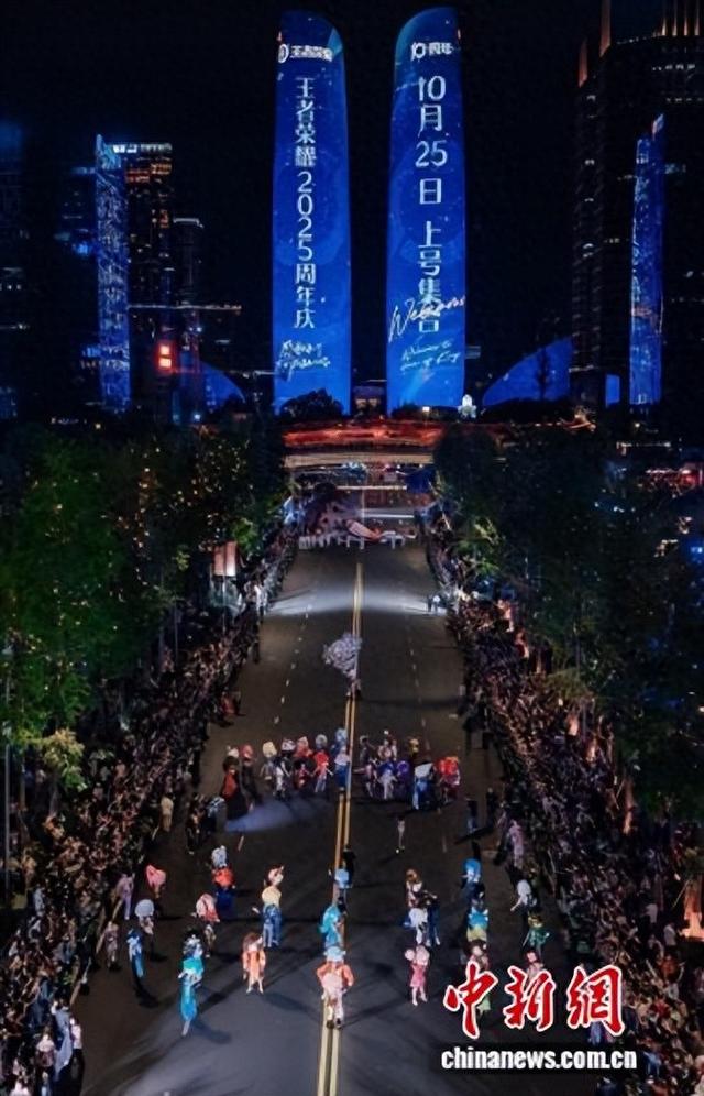 成都街头邂逅“哪吒”“花花” 数字文创升级黄金周文旅新场景
