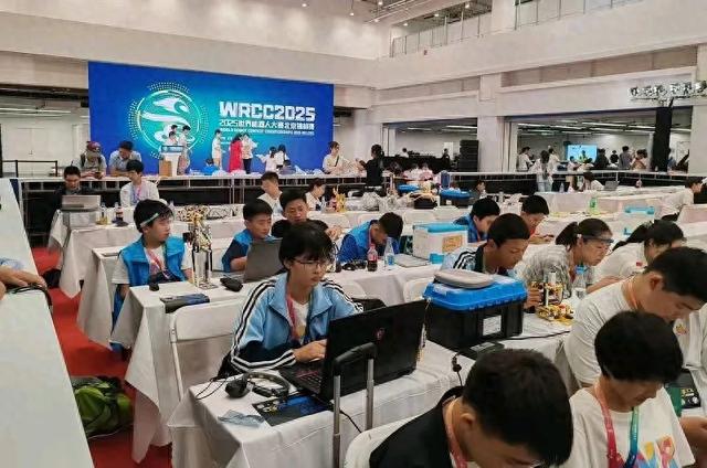 和政县第五中学代表队在2025世界机器人大赛中荣获Neuro Master脑科学人工智能挑战赛中学组冠军