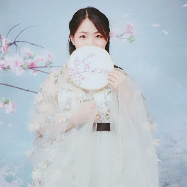 溪溪是一个女孩。