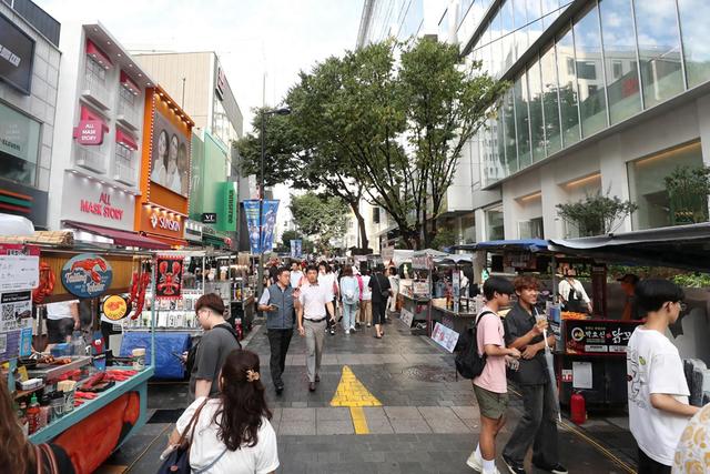 逛眼镜店成韩国旅游新亮点