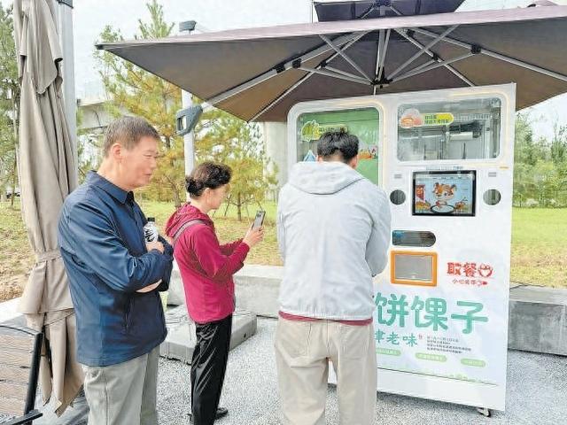 温榆河公园二期热闹非凡 长假里每日过万游客“尝鲜”打卡