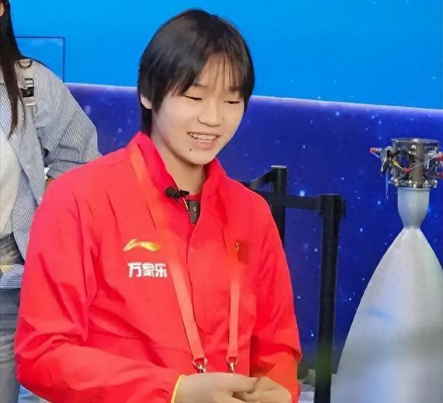 全红婵回乡过节，父亲巨资布置夜景	，国家队的去留再添悬念