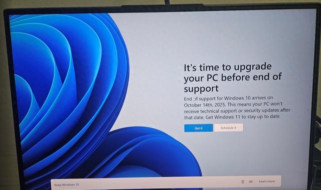 用户反馈8月更新致Win10更频繁跳全屏横幅，微软力荐升级Win11