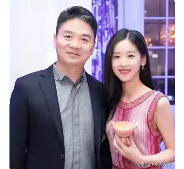 从“掌舵人”到“妻管严”：刘强东的自嘲，藏着婚姻最毒的清醒？