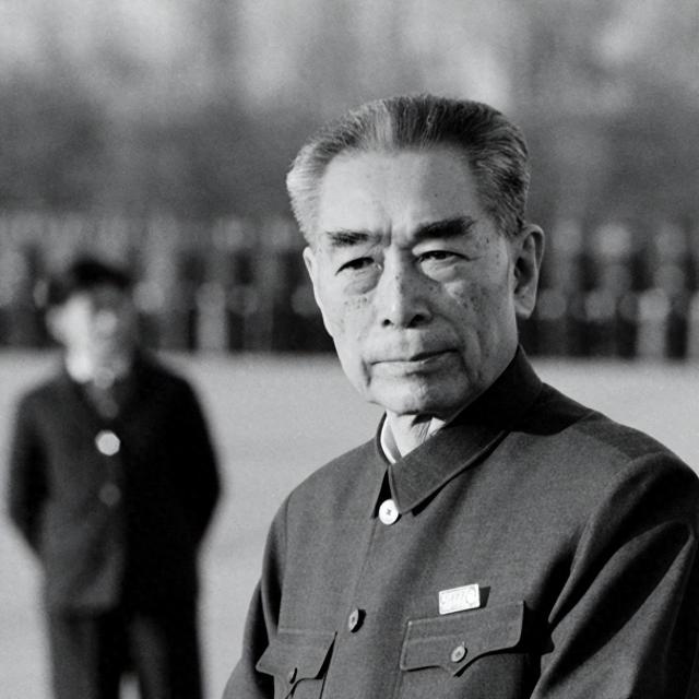 周恩来逝世后3小时遗体被解剖，邓颖超拿到结果后，瞬间泪流满面