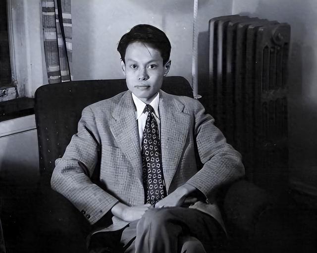 杨振宁葬礼结束，身披国旗无数人送行，可三大恶心情况还是发生了