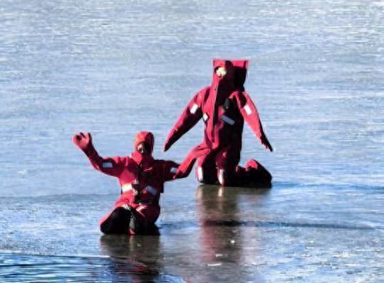 银川军博园解锁冬季新玩法 “冰湖小龙虾”成爆款体验