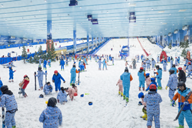 浙江多家滑雪场造雪工程开启，冰雪经济成消费新引擎！