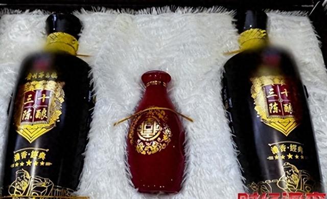 央视揭露！知名白酒是酒精勾调，年份包装全造假，直播间成重灾区